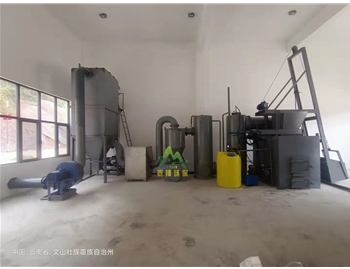 雲南文山提（tí）升進料式（shì）小型垃圾焚燒爐