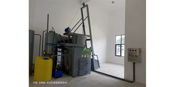 提升進料式小型垃圾（jī）焚燒（shāo）爐安裝（zhuāng）完成（chéng）