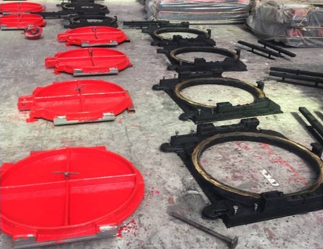 鑲銅（tóng）钜鐵（tiě）閘門（mén）